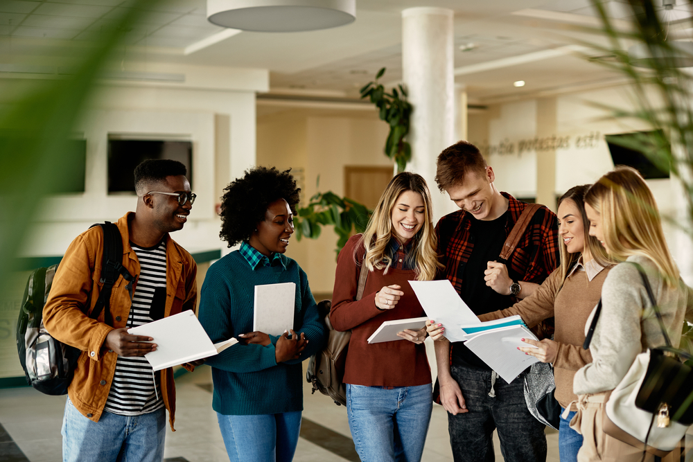 Elegibilidade para o FIES: como se qualificar — Esclareça quem pode se beneficiar do FIES e conquiste o sonho da educação superior através do financiamento estudantil.